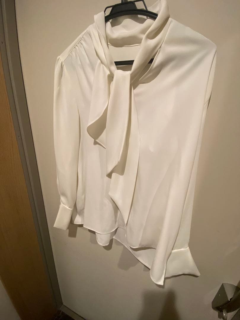 noble アシンメトリーボウタイブラウス ホワイト