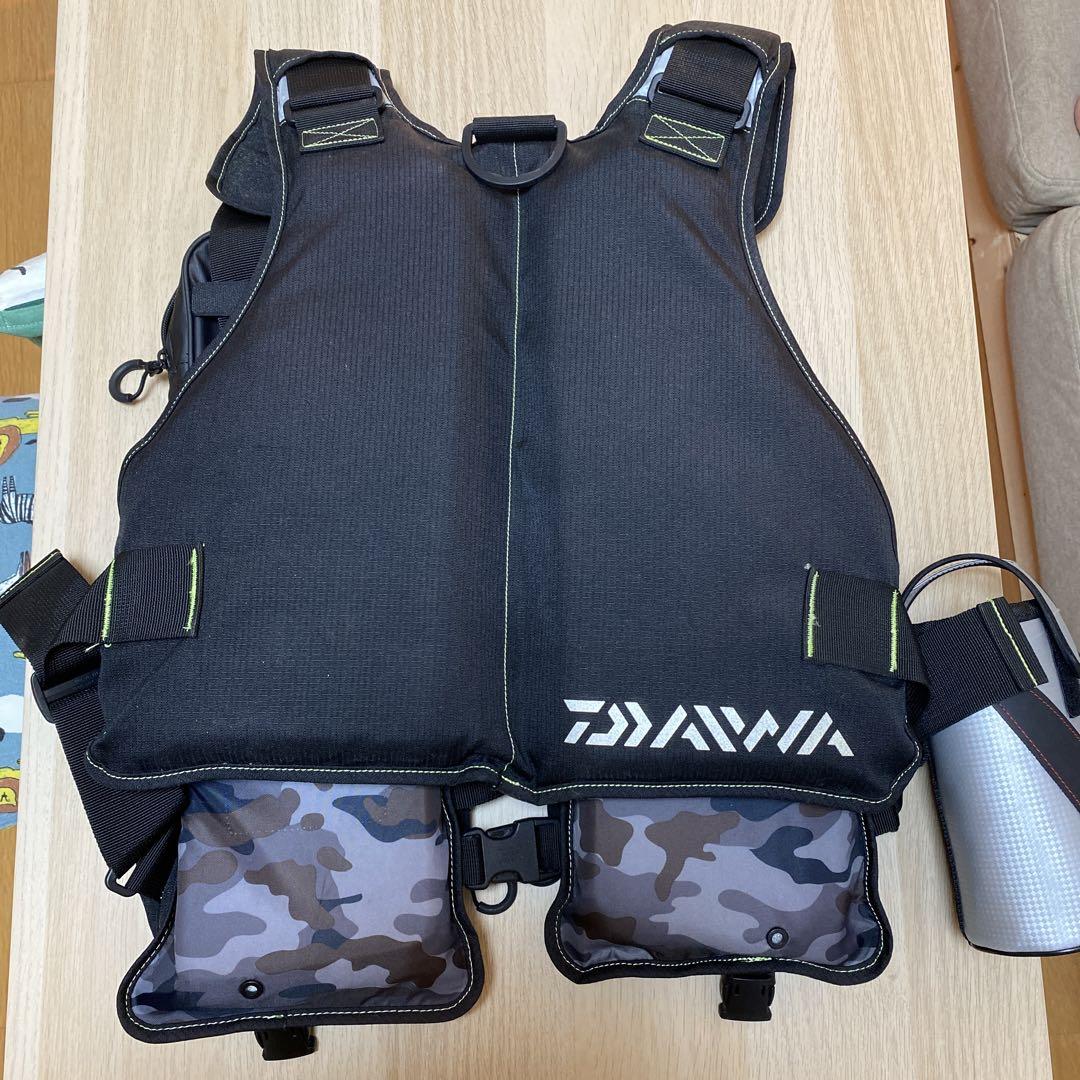 Daiwa ダイワ　フローティングベスト　ライフジャケット