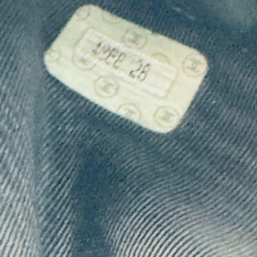CHANEL シャネル 二つ折り財布 黒 レザー キャビアスキン 413