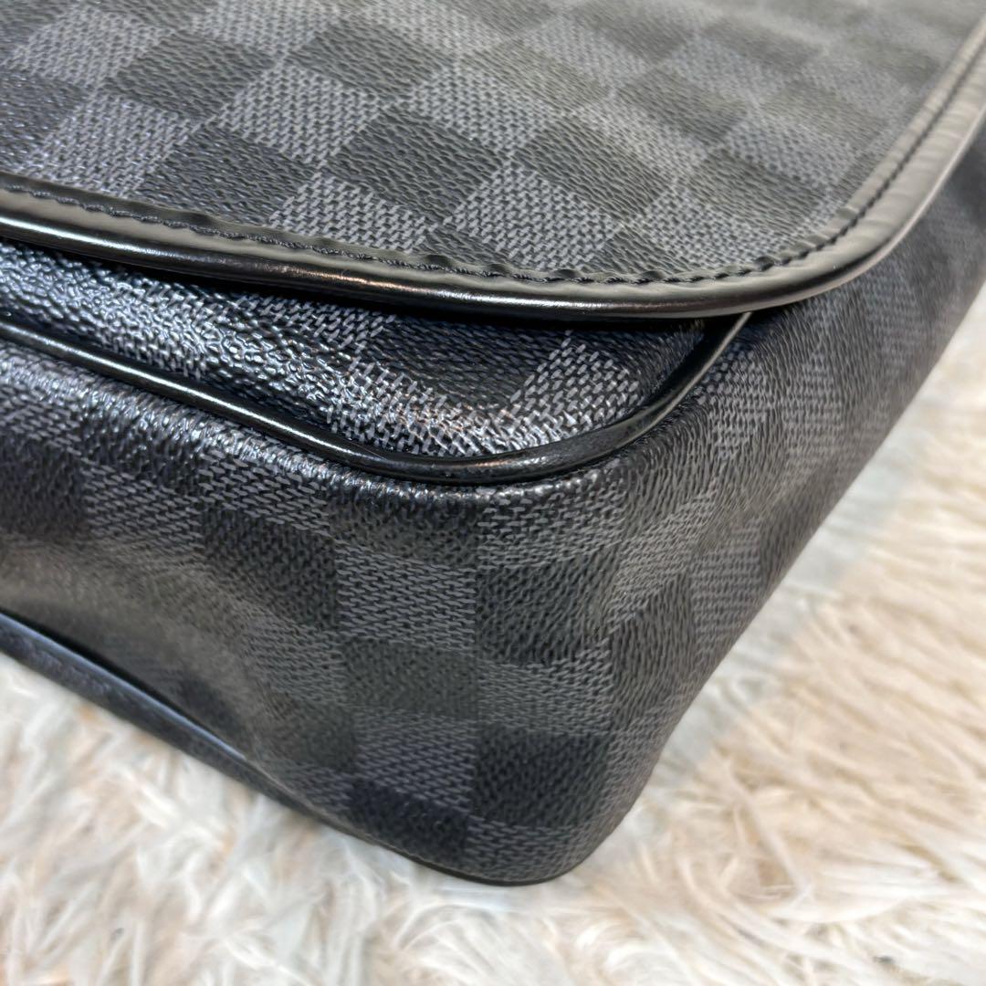 美品✨ルイヴィトン　ショルダーバッグ　ダミエグラフィット　ダニエルMM メンズ
