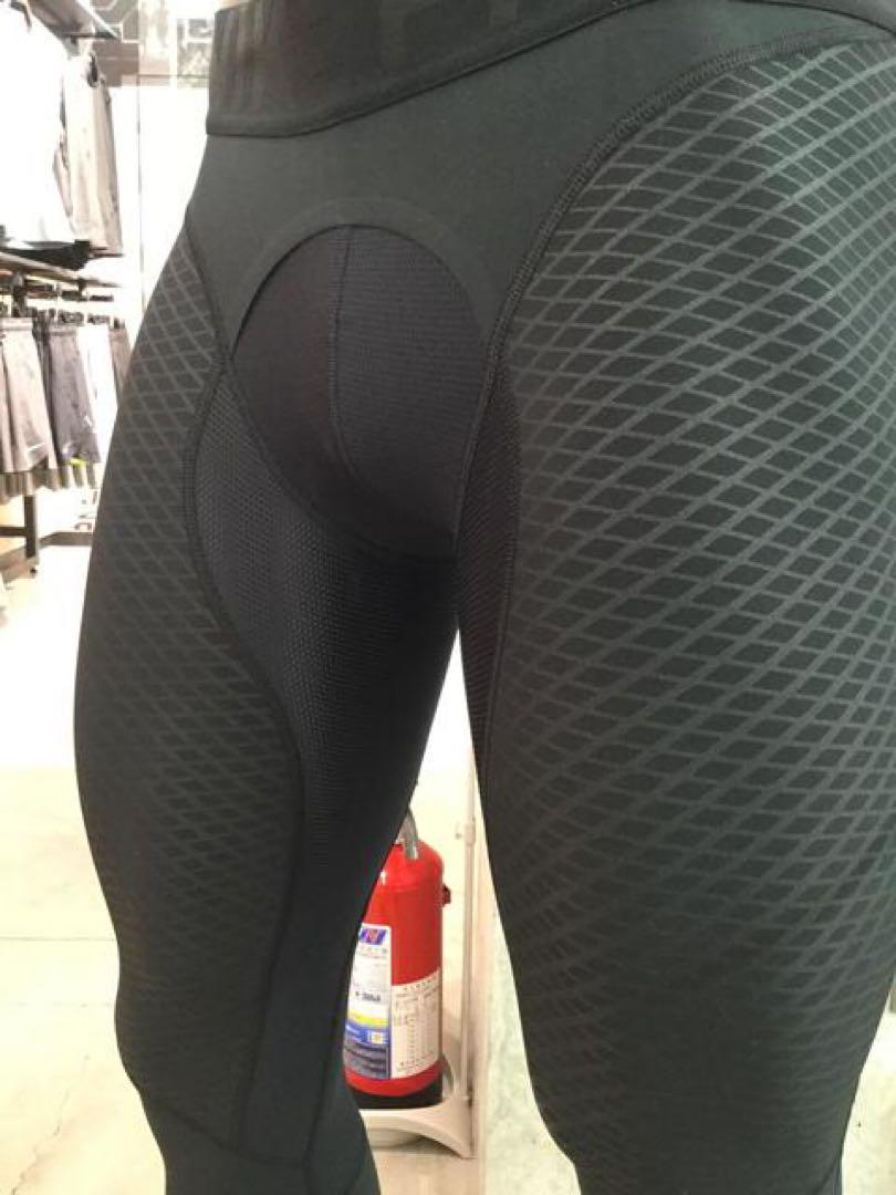 新品　ナイキ　トレーニングタイツ ゾーナルストレングス ブラック　メンズ