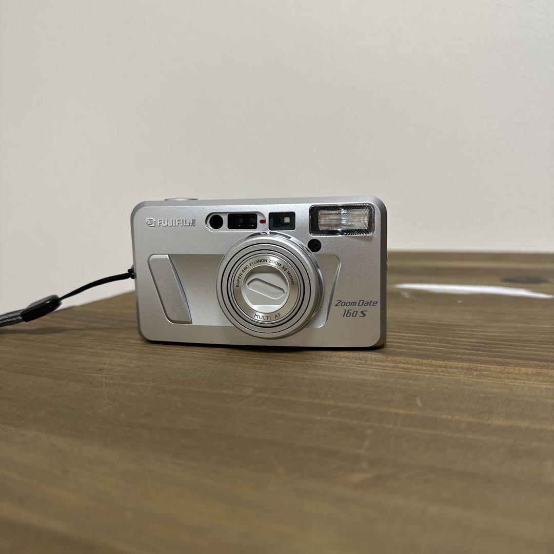 FUJI FILM コンパクトカメラ Zoom Date 160S 動作品 - メルカリ