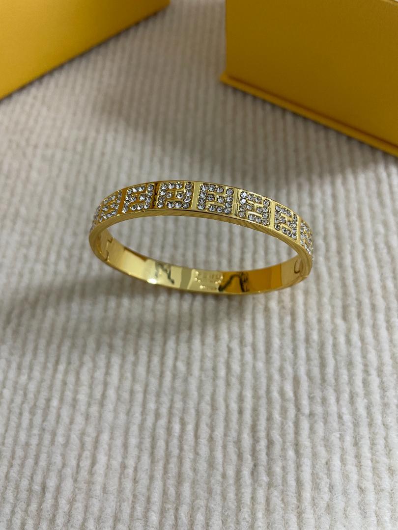 FENDI フェンディ ゴールド ブレスレット