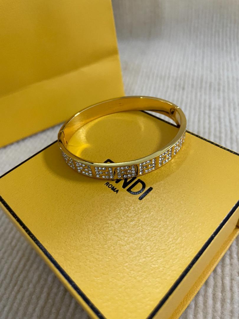 FENDI フェンディ ゴールド ブレスレット