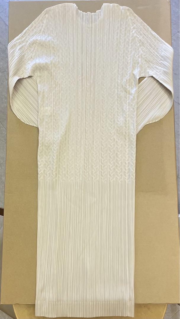 イッセイミヤケISSEY MIYAKE プリーツサークルシルエット