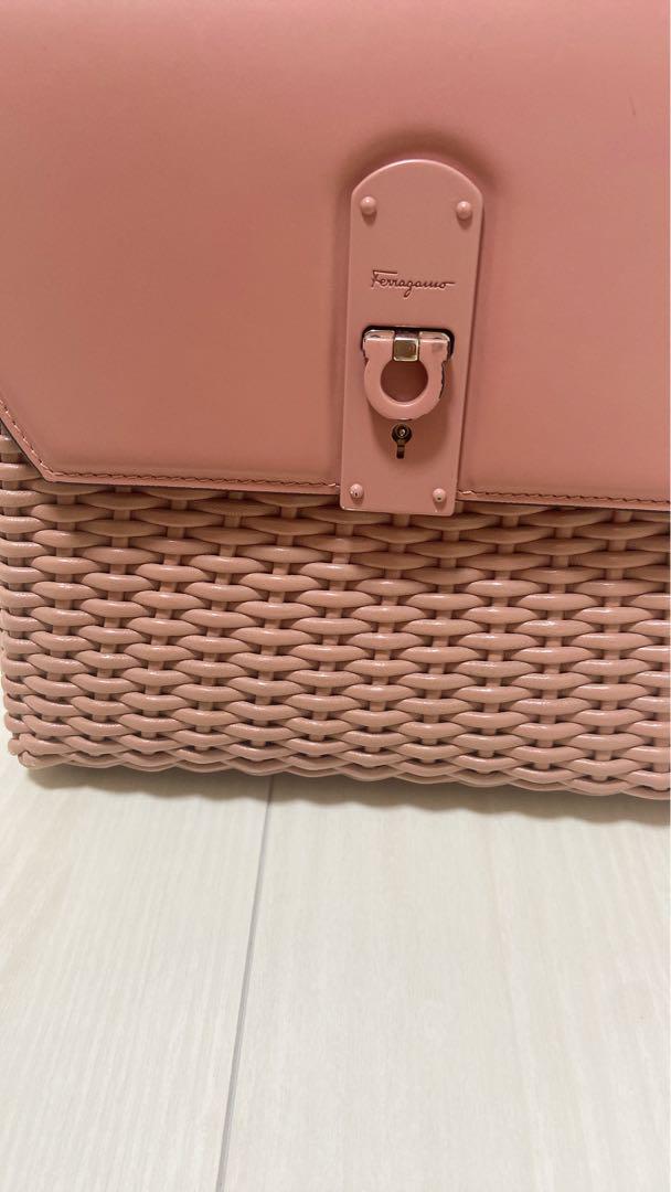 FERRAGAMO バック　ピンク