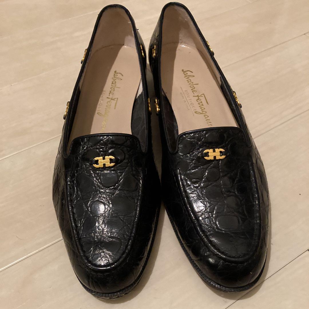 フェラガモ 型押しローファー 美品