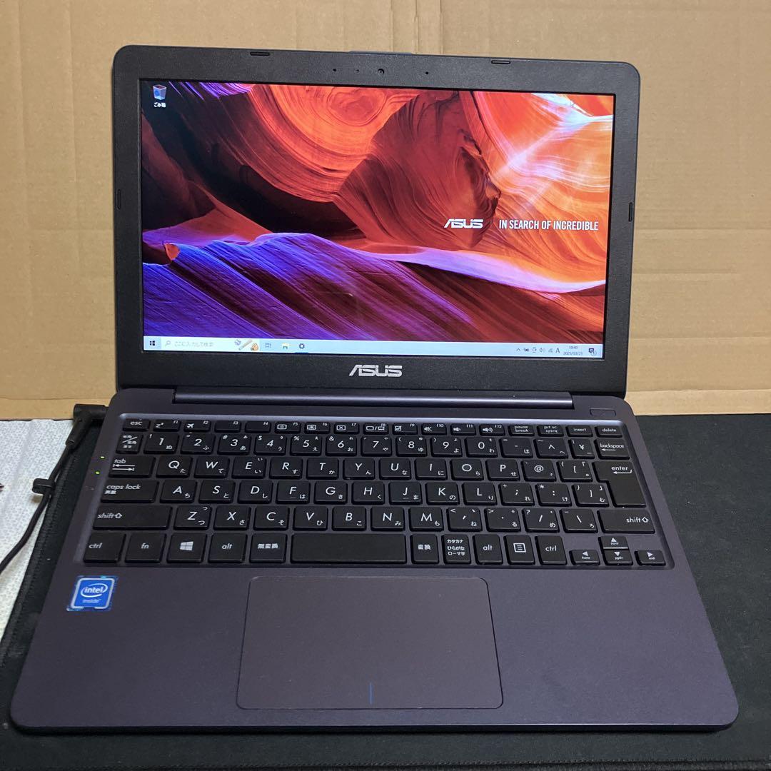 ASUS W203M ACアダプター付属