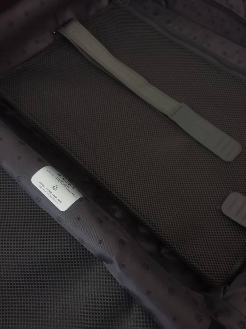 RIMOWA（リモワ）のブラックカラー36Lスーツケースです