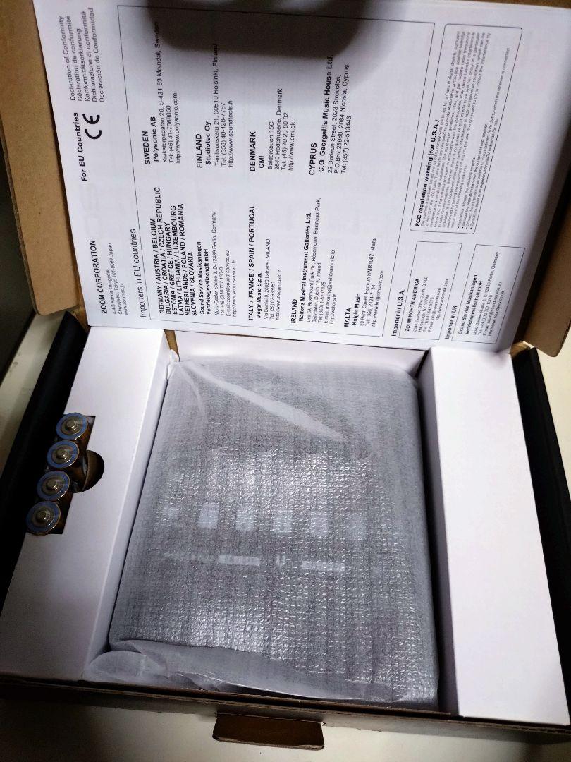 ZOOM G1 FOUR ギターマルチエフェクタープロセッサー