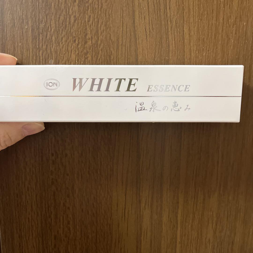 イオン ホワイトエッセンス 45ml 12,000円