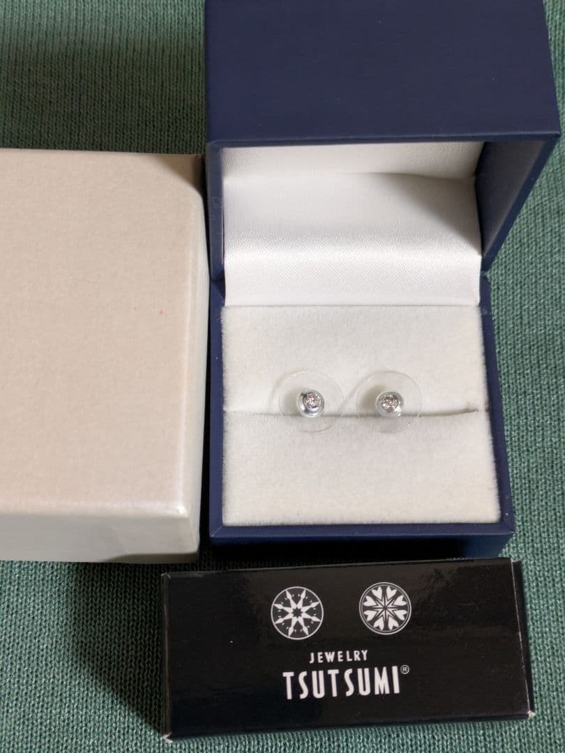 ダイヤモンドピアス 鑑定品 ジュエリーBOX ジュエリールーペ 付き