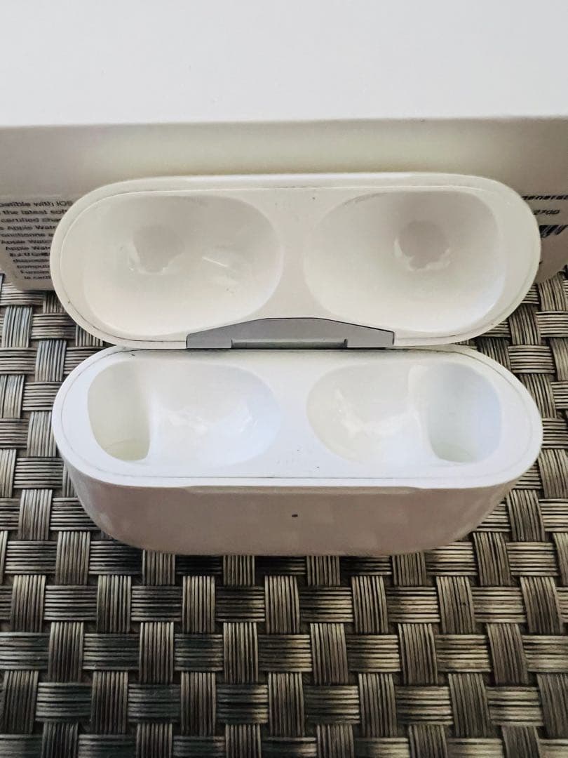 AirPods Pro第2世代 MagSafe充電ケース（Lightning）付