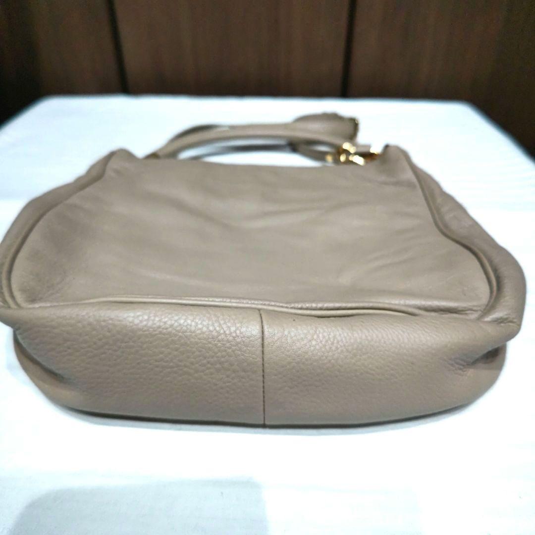 MARC BY MARC JACOBS マークバイマークジェイコブス ベージュ