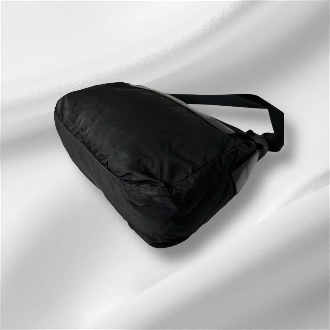 【美品】 PRADA プラダ メッセンジャーバッグ ナイロン NERO w18 【美品】 PRADA プラダ メッセンジャーバッグ ナイロン NERO w18