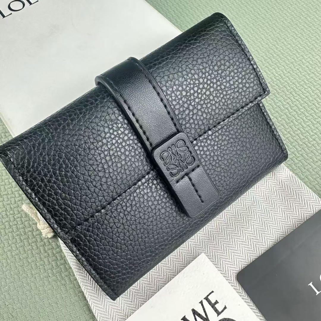 LOEWE(ロエベ) REPEAT SMALL VERTICAL WALLET三つ折り財布