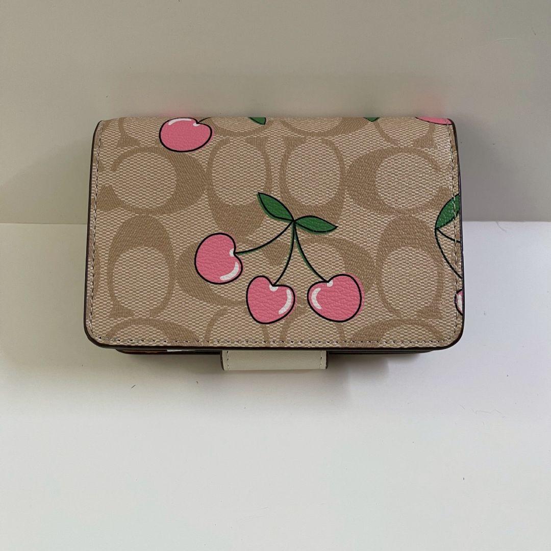 COACH 二つ折り財布 ハートチェリー レディース - メルカリ