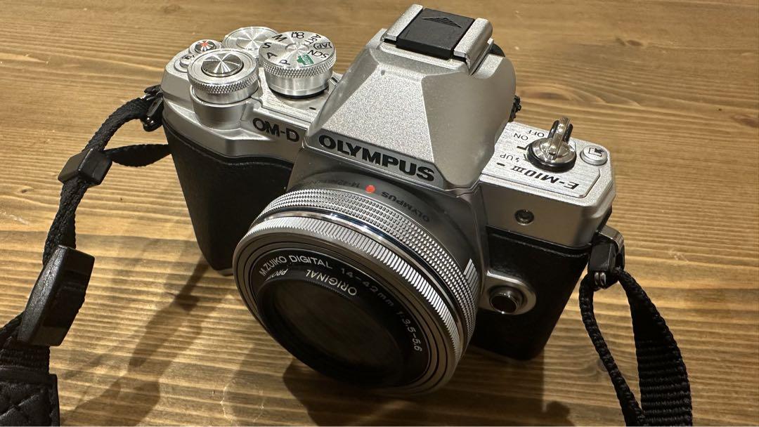 OLYMPUS om-d e-m10