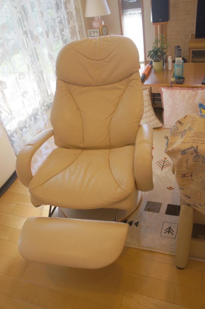 カリモク 回転式リクライニングチェア1脚 ベージュ系 RU86モデル