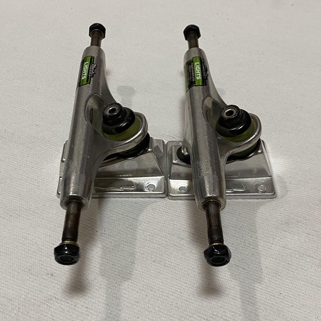 スケートボード THUNDER TRUCKS POLISHED LIGHTS II 147SET