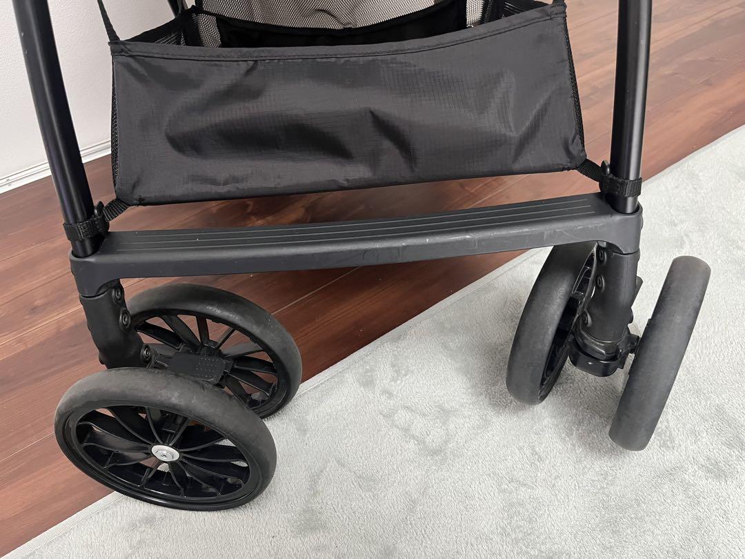 【ぽんた】 Combi 軽量B型ベビーカー