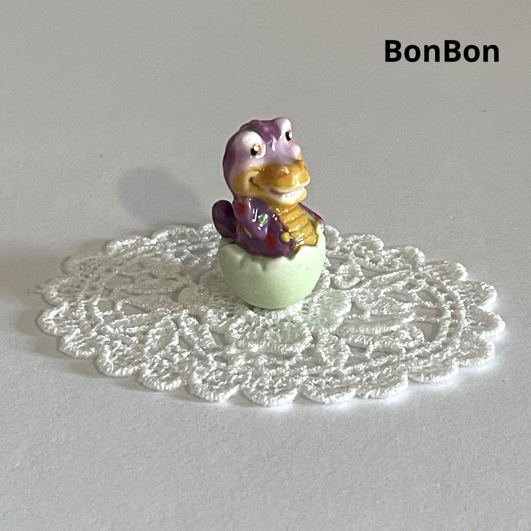 綺麗な菓子パン　フェーブ　フェーヴ　フランス　陶器　ミニチュア　パン 卵から生まれたワニ フェーブ フェーヴ フランス 陶器