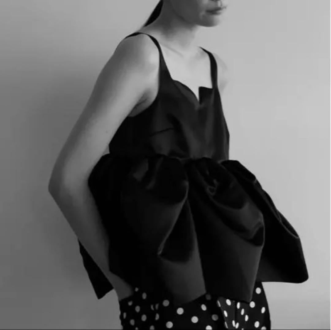 Bibiy. BIANCA BLOSSOM TOP BLACK Bibiy. BIANCA BLOSSOM TOP BLACK