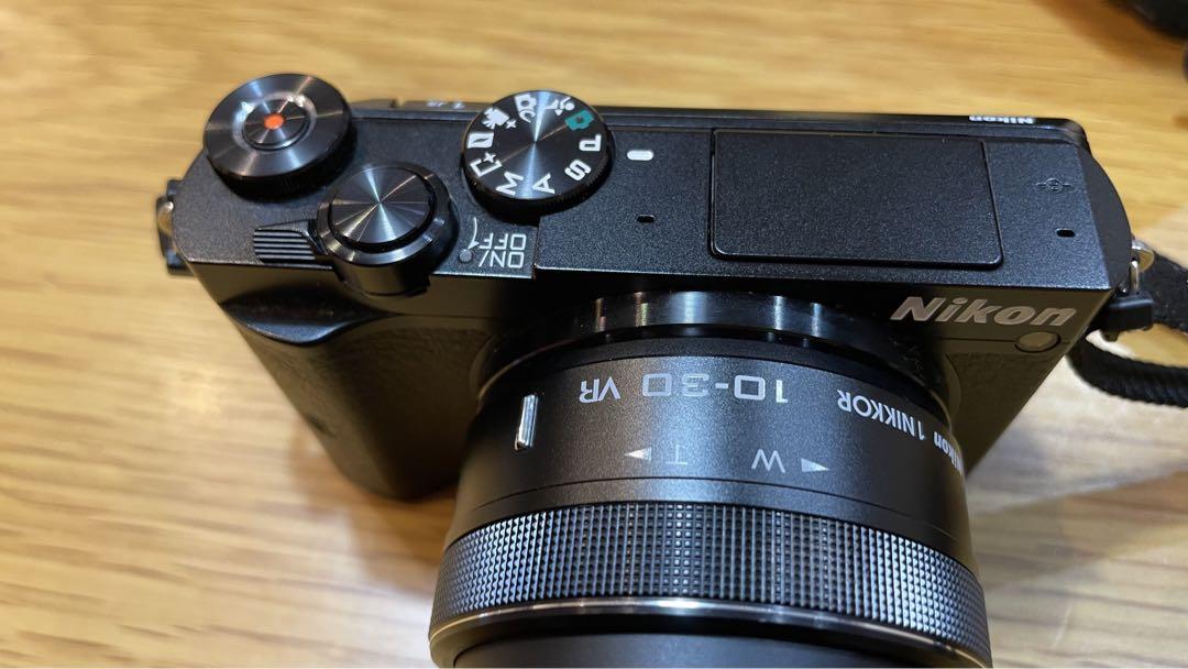 美品 Nikon 1 J5 ニコン 動作確認済 WI-Fi機能4Kムービー高画質
