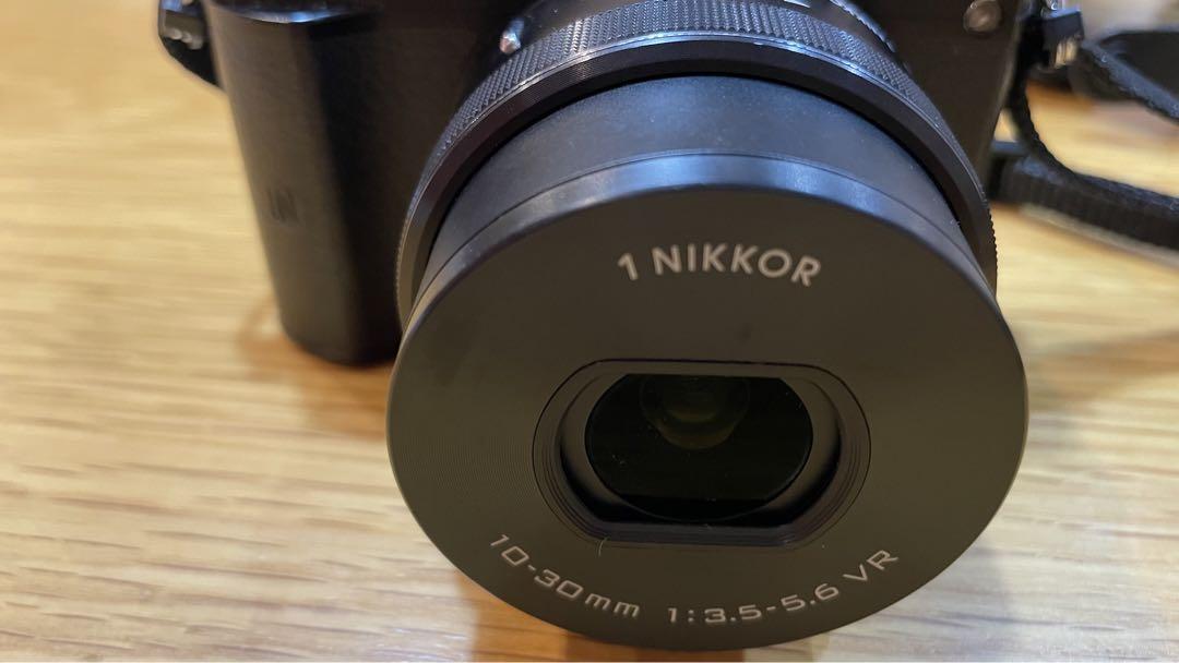 美品 Nikon 1 J5 ニコン 動作確認済 WI-Fi機能4Kムービー高画質
