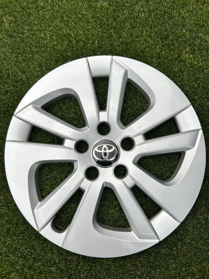 トヨタ ホイールキャップ シルバー 4枚セット