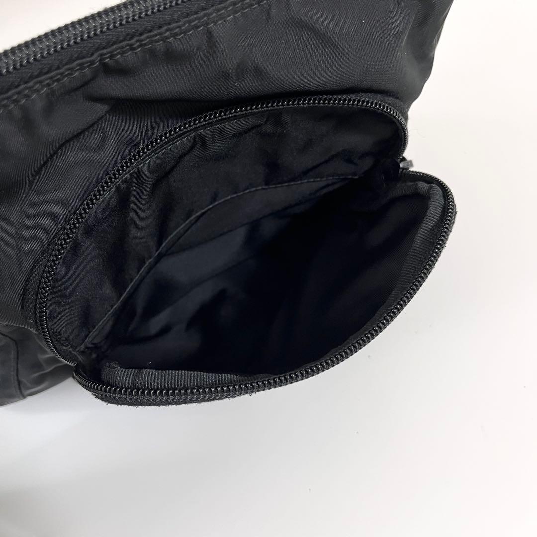 PRADA プラダ ブラック ナイロン ショルダーバッグ トライアングルロゴ PRADA プラダ ブラック ナイロン ショルダーバッグ トライアングルロゴ