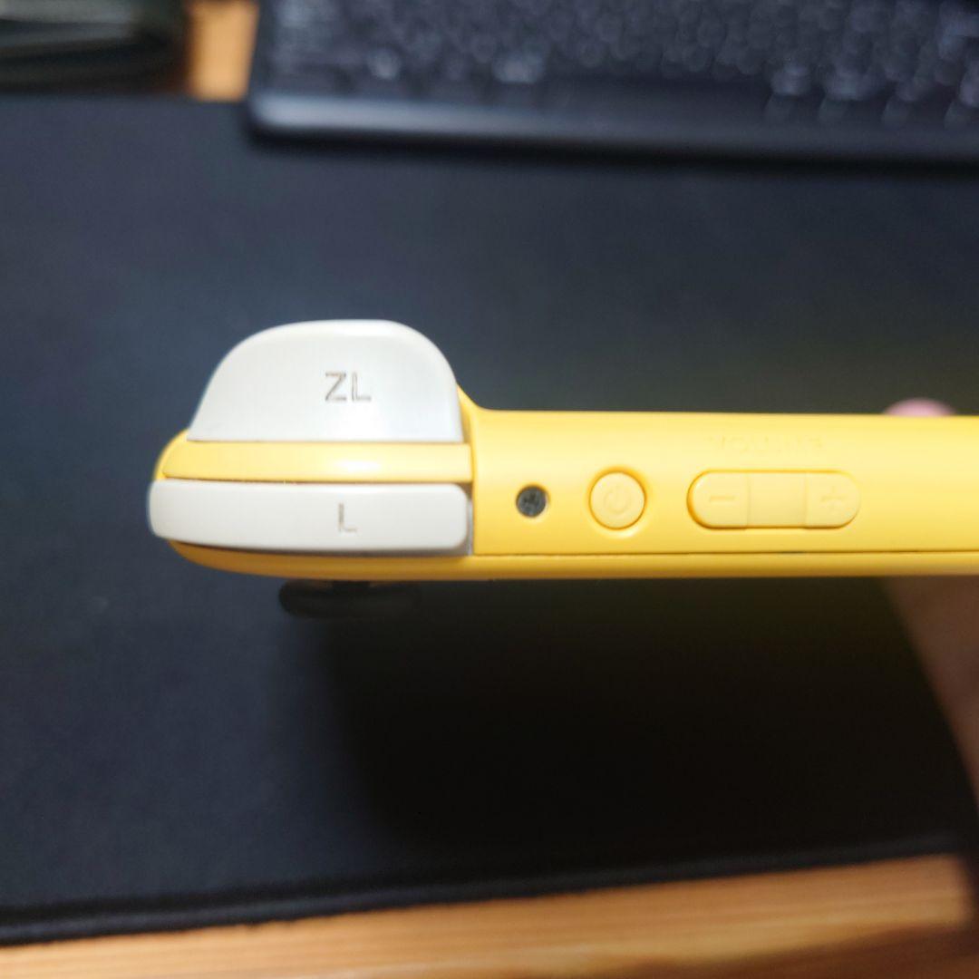 ニンテンドースイッチ ライト　イエロー 本体＋ 充電器