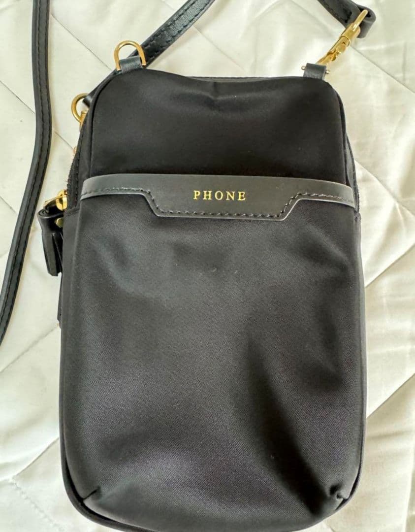 【美品】アニヤハインドマーチミニショルダーeyesエッセンシャルズ 【美品】アニヤハインドマーチミニショルダーeyesエッセンシャルズ