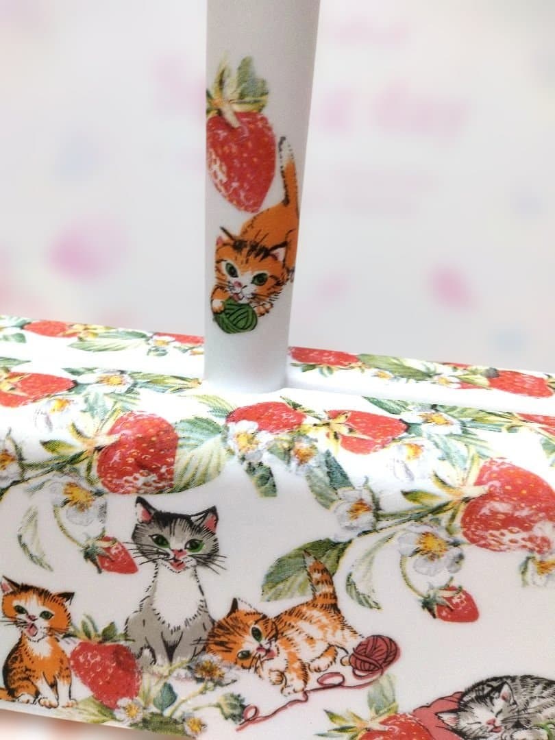 デコパージュ 左右どちらからでも収納可能なローラーケース 苺と猫ちゃん デコパージュ 左右どちらからでも収納可能なローラーケース 苺と猫ちゃん