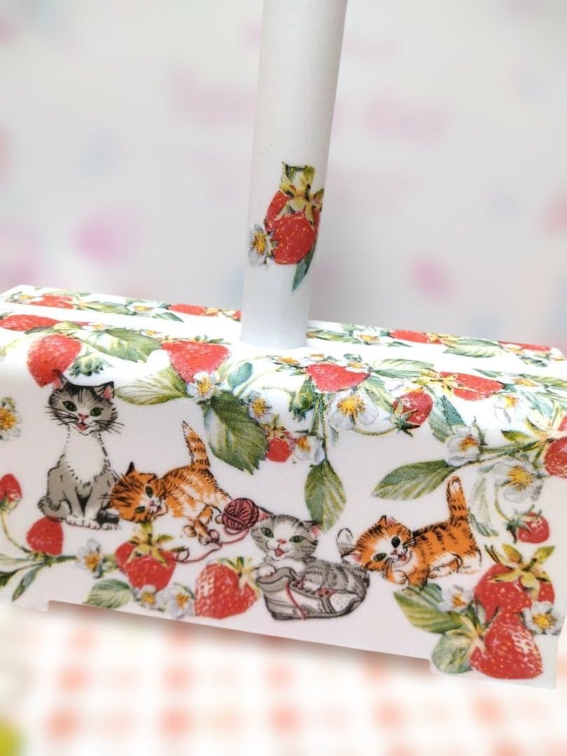 デコパージュ 左右どちらからでも収納可能なローラーケース 苺と猫ちゃん デコパージュ 左右どちらからでも収納可能なローラーケース 苺と猫ちゃん