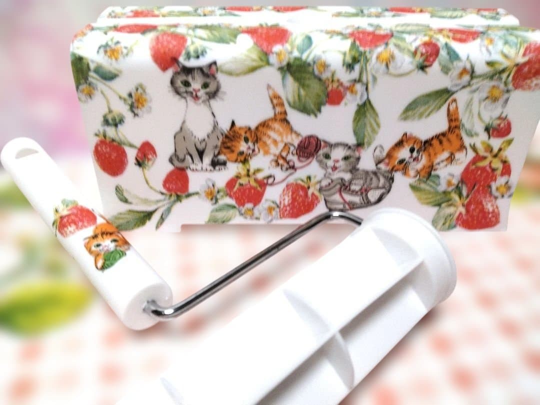 デコパージュ 左右どちらからでも収納可能なローラーケース 苺と猫ちゃん デコパージュ 左右どちらからでも収納可能なローラーケース 苺と猫ちゃん