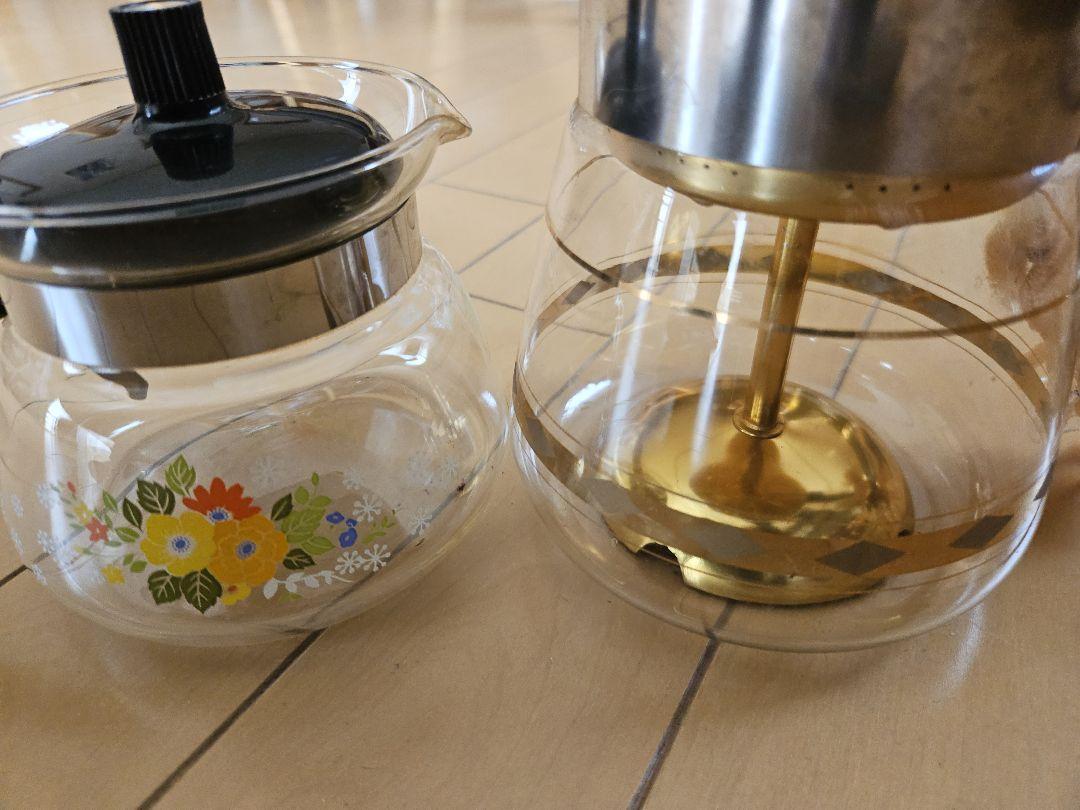 コーヒープレスとポット