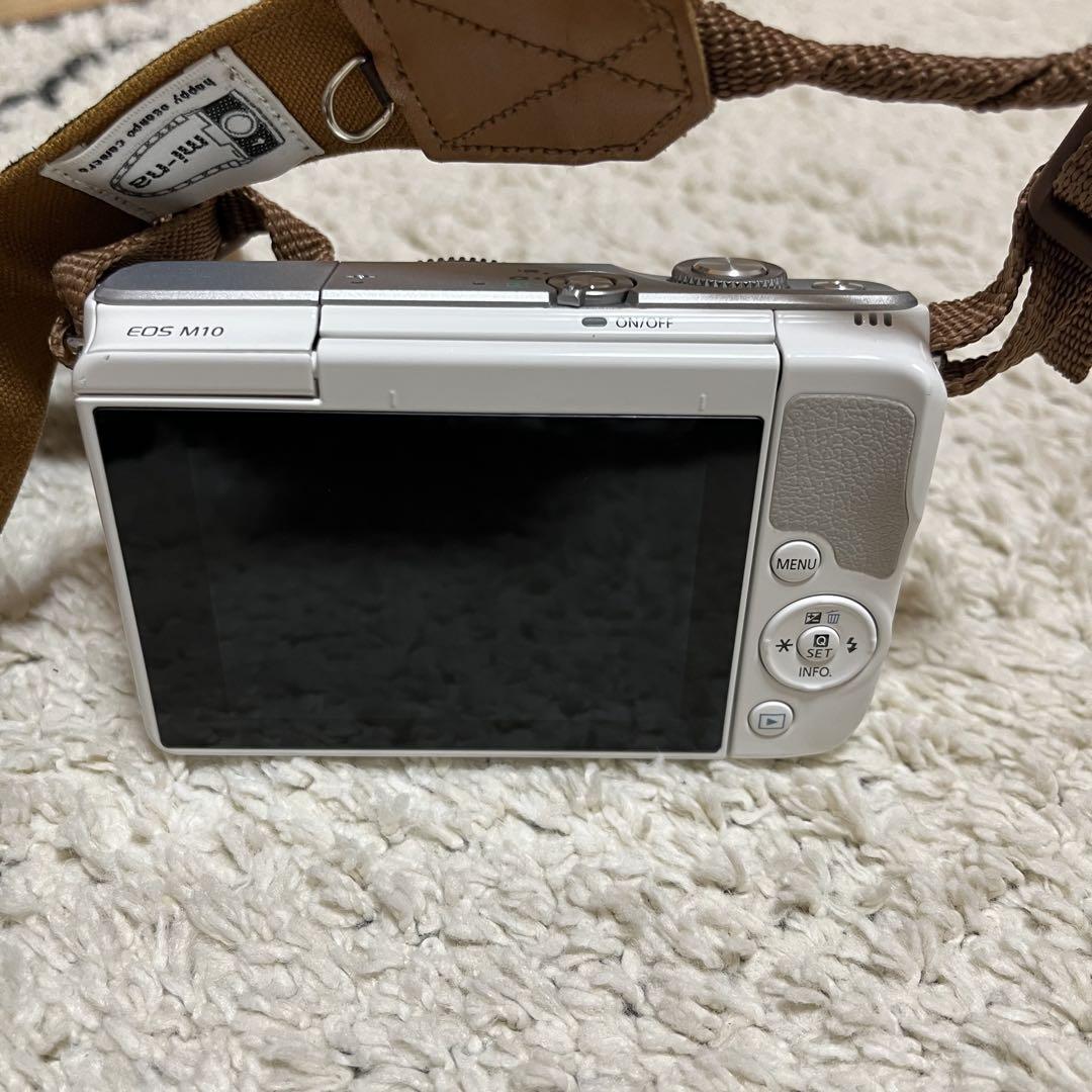 Canon EOSM10 ホワイト ミラーレス一眼 本体とレンズ