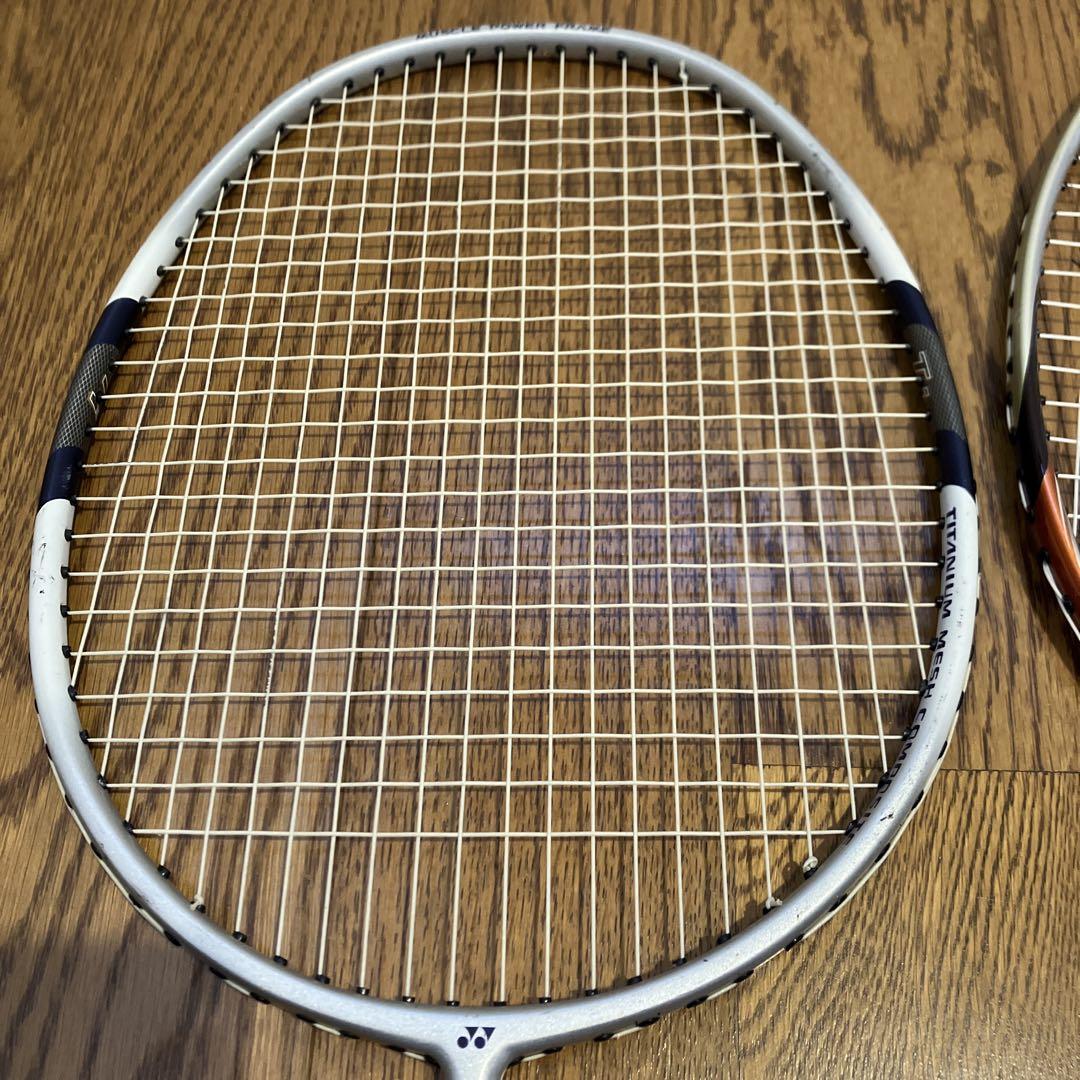 YONEX バドミントンラケット 4本 ラケットバッグ ナイロン羽