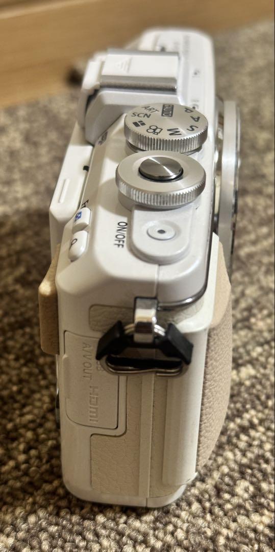 OLYMPUS オリンパス PEN E-PL7 ホワイト 動作確認済み