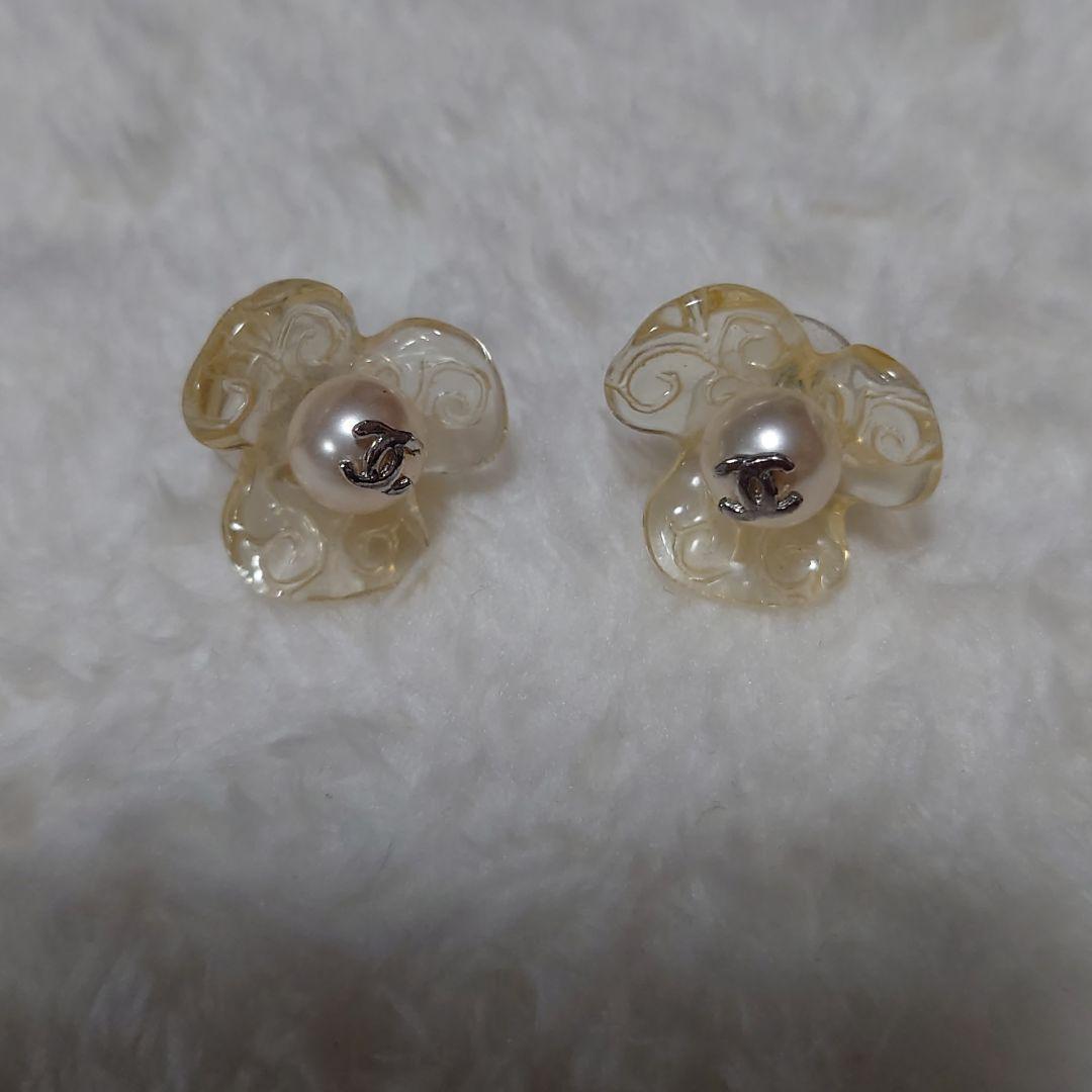 グレイ系海外ブランド CHANEL パール ピアス ピアス(両耳用 日本直営店 専用!他の方購入不可。GUCCI ピアス キャットヘッド リボンモチーフ ピアス(両耳用)