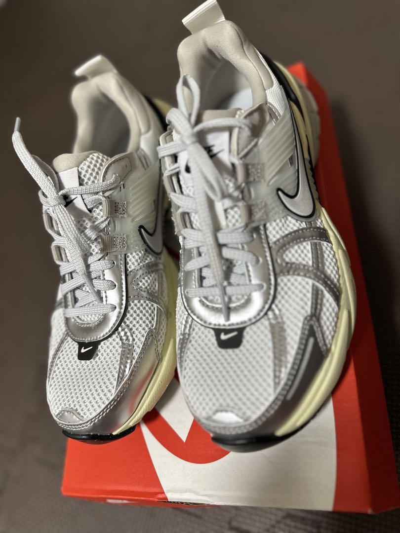 NIKE ナイキ V2K ラン ウィメンズシューズ Size 24