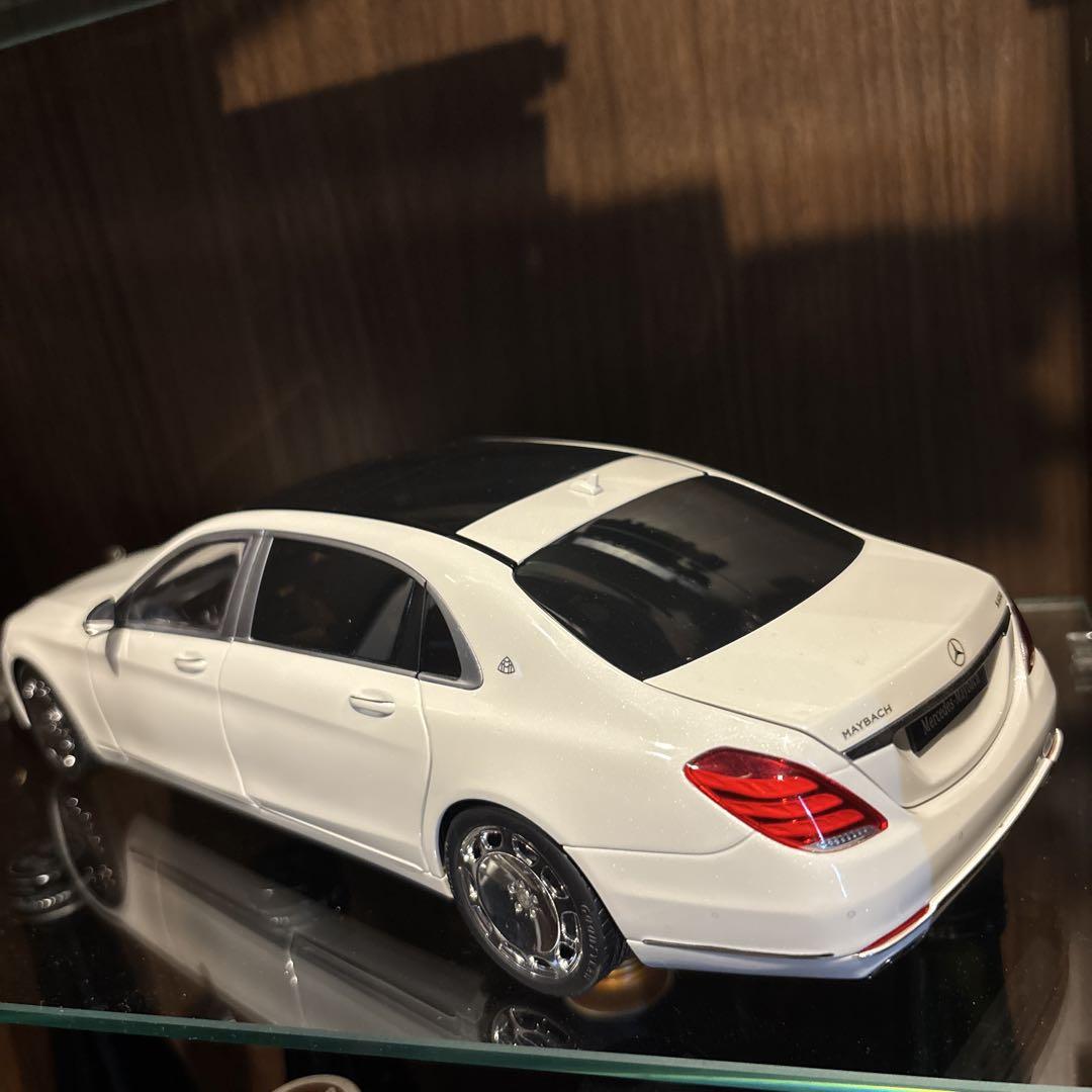 ミニカー)メルセデス マイバッハ S-Klasse(S600) 白 1/18