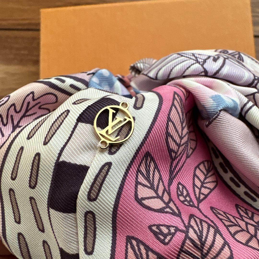 LOUIS VUITTON ヴィトン シルク シュシュ ピンク系 LOUIS VUITTON ヴィトン シルク シュシュ ピンク系