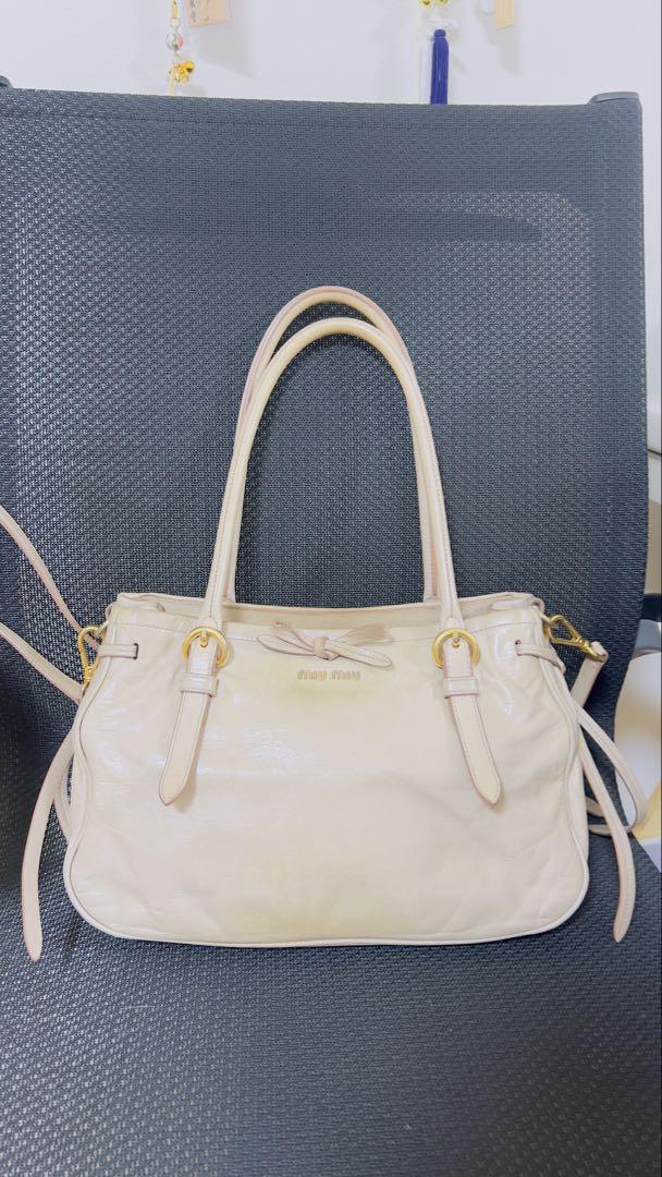 Miu Miu クリーム色 ハンドとシュルダ—両用バッグ