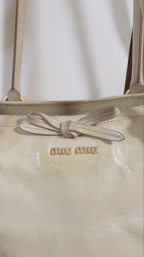 Miu Miu クリーム色 ハンドとシュルダ—両用バッグ