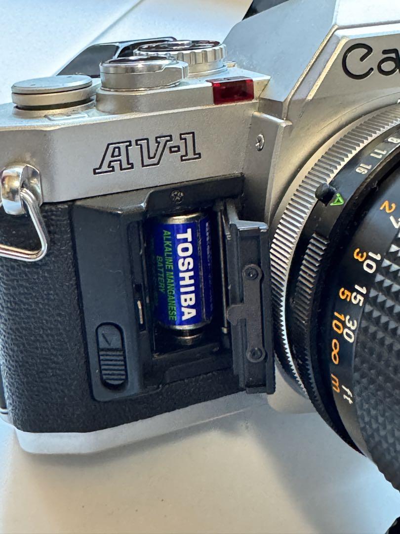 【フィルムカメラ】 CANON AV-1 と CANONレンズ フィルムカメラ】 CANON AV-1 と CANONレンズ - フィルムカメラ