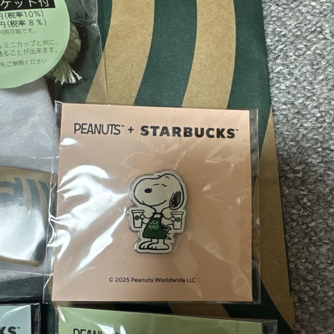 スターバックス PEANUTS ミニカップギフト&スヌーピーピンバッジ全種