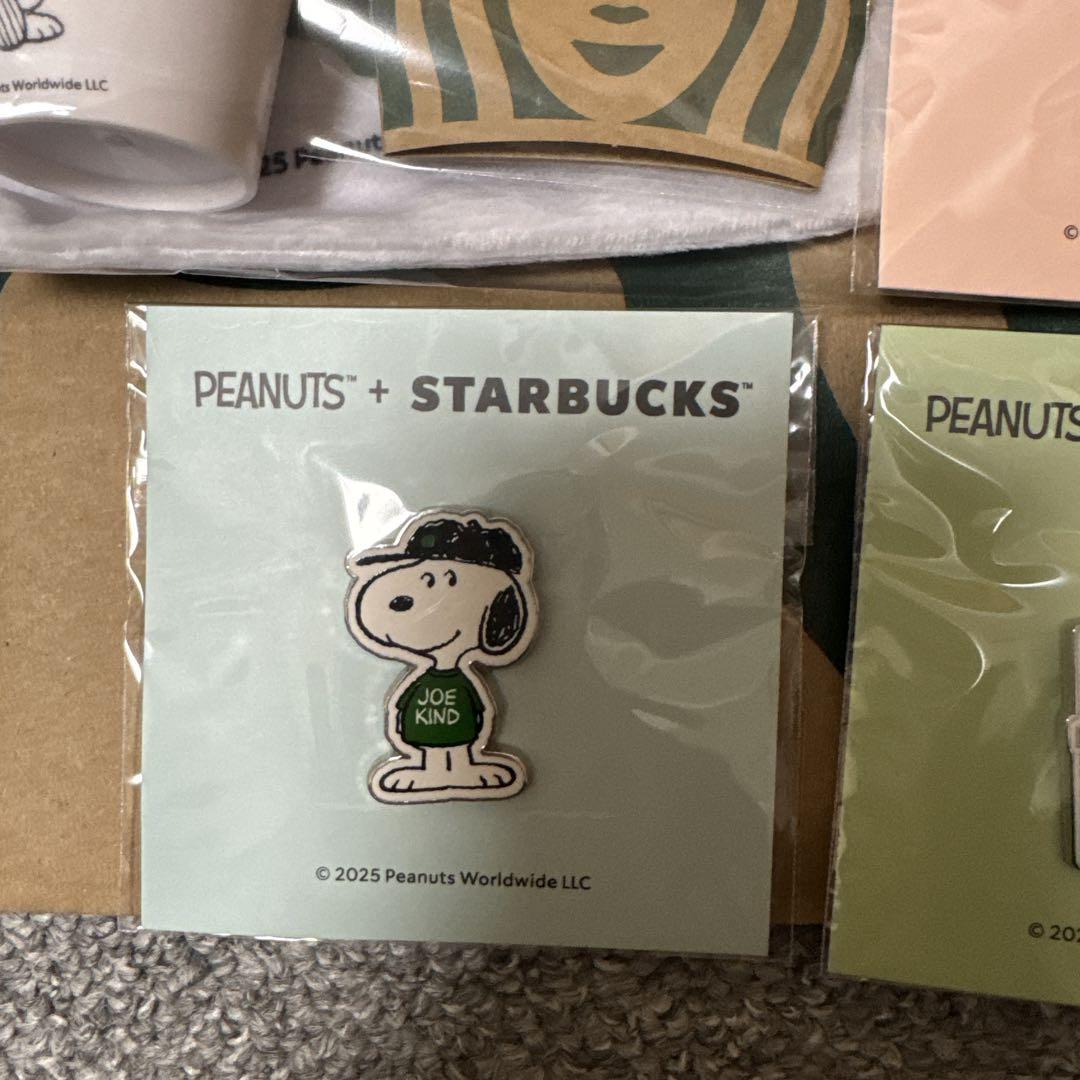 スターバックス PEANUTS ミニカップギフト&スヌーピーピンバッジ全種