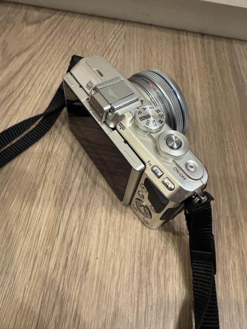OLYMPUS PEN E-PL7ミラーレス一眼 シルバー/ブラック